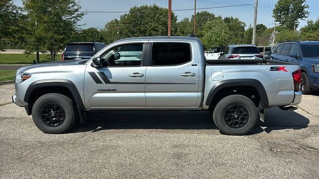 Used 2023 Toyota Tacoma SR5 AWD/4WD image 4