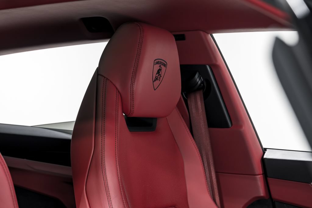 Used 2022 Lamborghini Urus AWD/4WD image 35