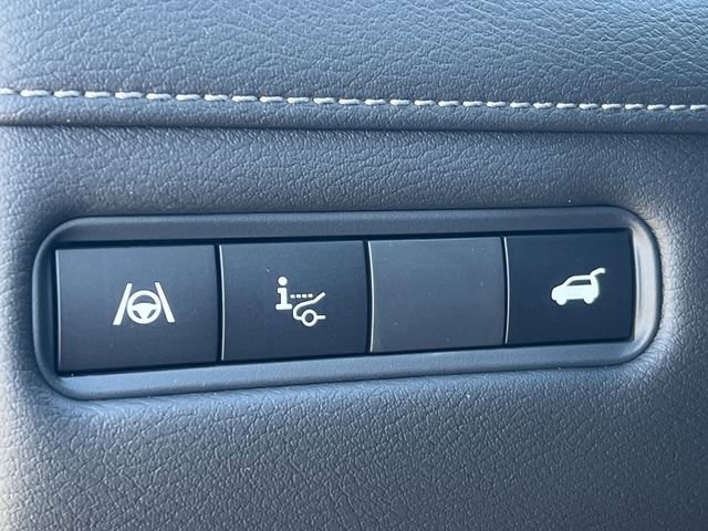 New 2026 Nissan Armada SL w/ Captain's Chari Seat Package image 12