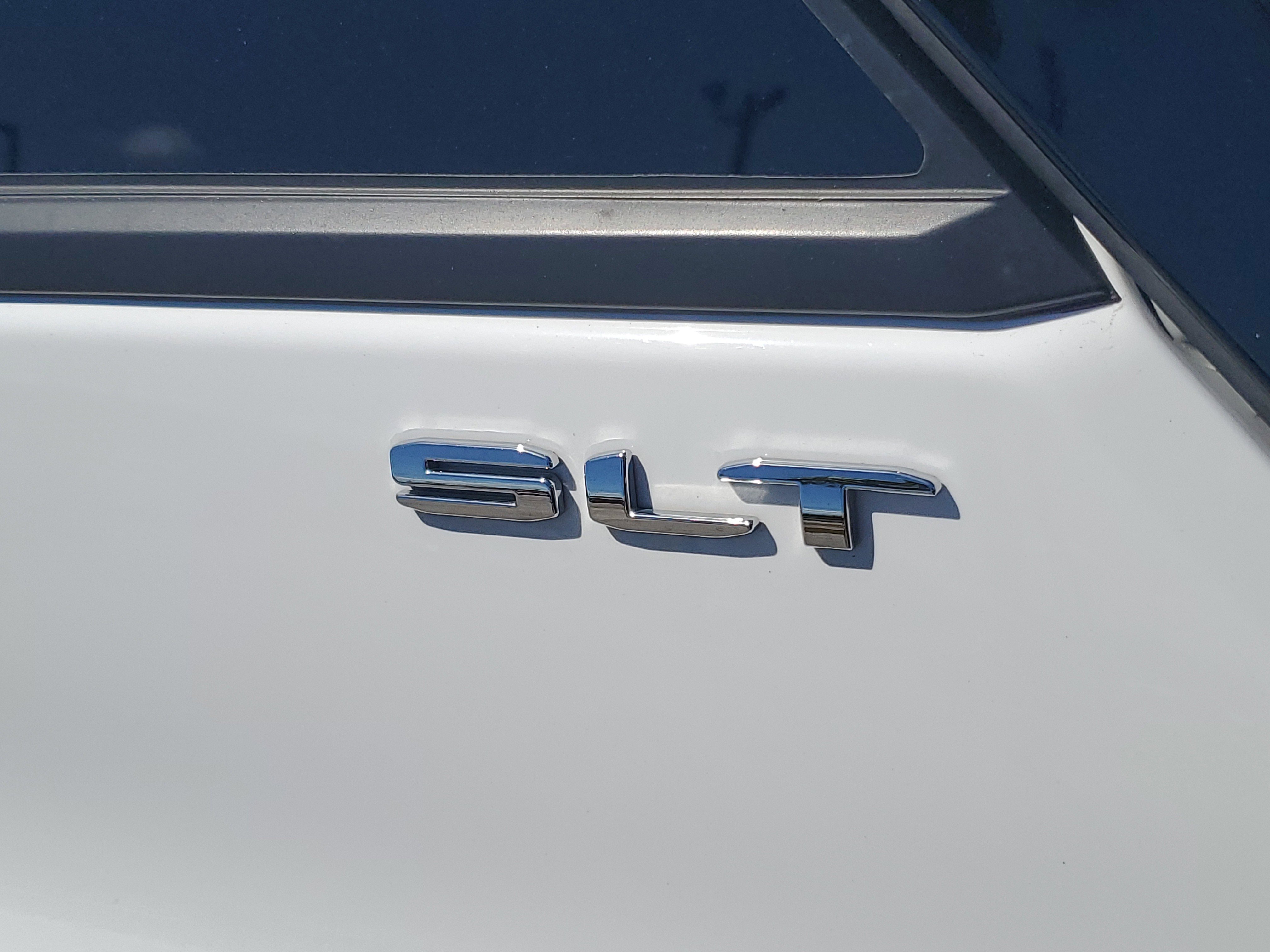 Used 2023 GMC Terrain SLT AWD/4WD image 11