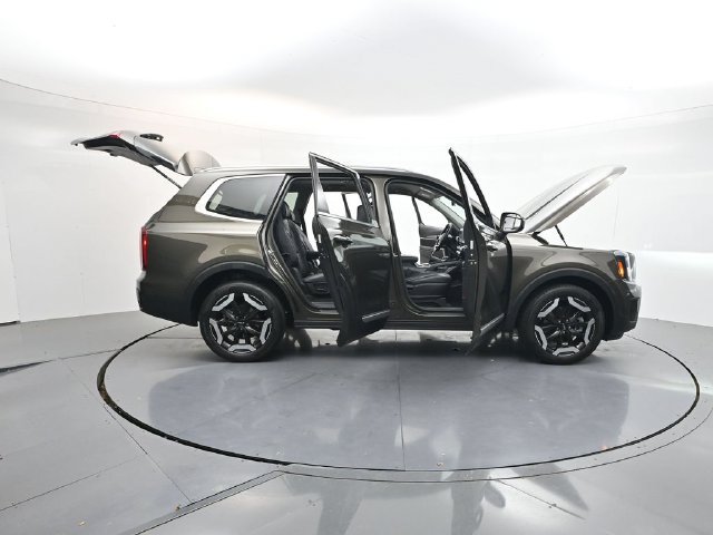 Used 2023 Kia Telluride S FWD image 58