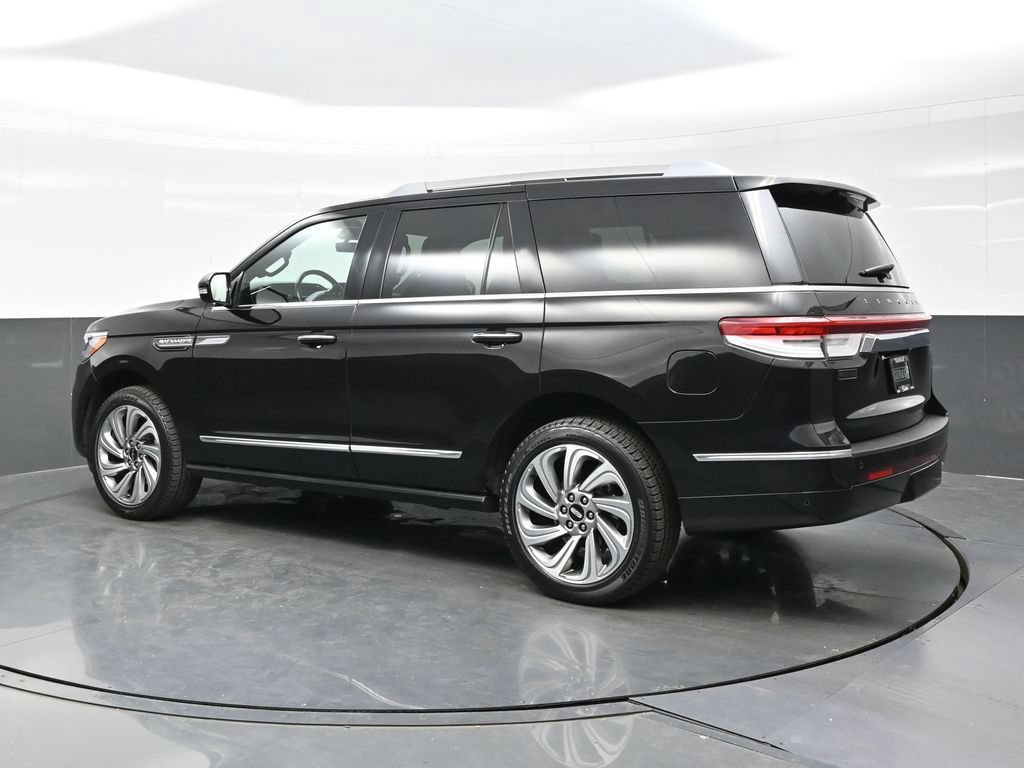 Used 2022 Lincoln Navigator Reserve AWD/4WD image 4