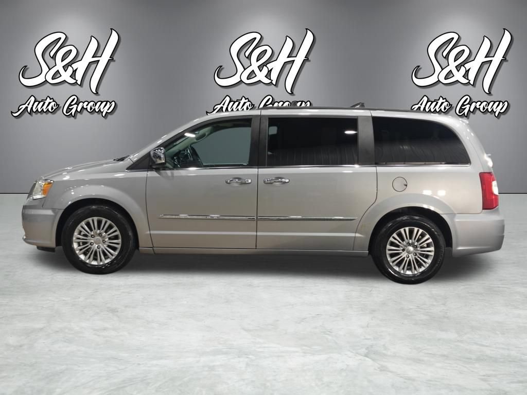 Used 2016 Chrysler Town & Country Touring-L FWD image 17