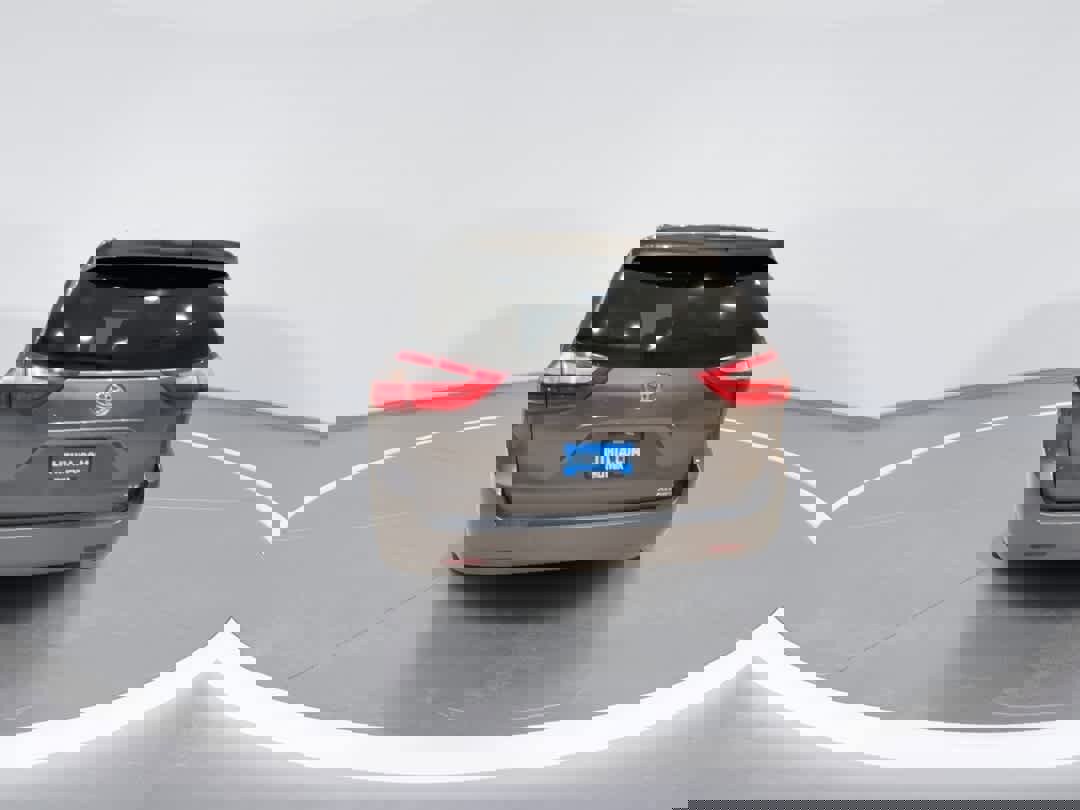 Used 2017 Toyota Sienna XLE image 7