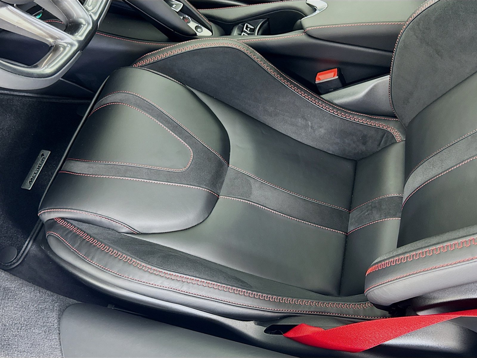 Used 2026 McLaren 750S Spider RWD image 19