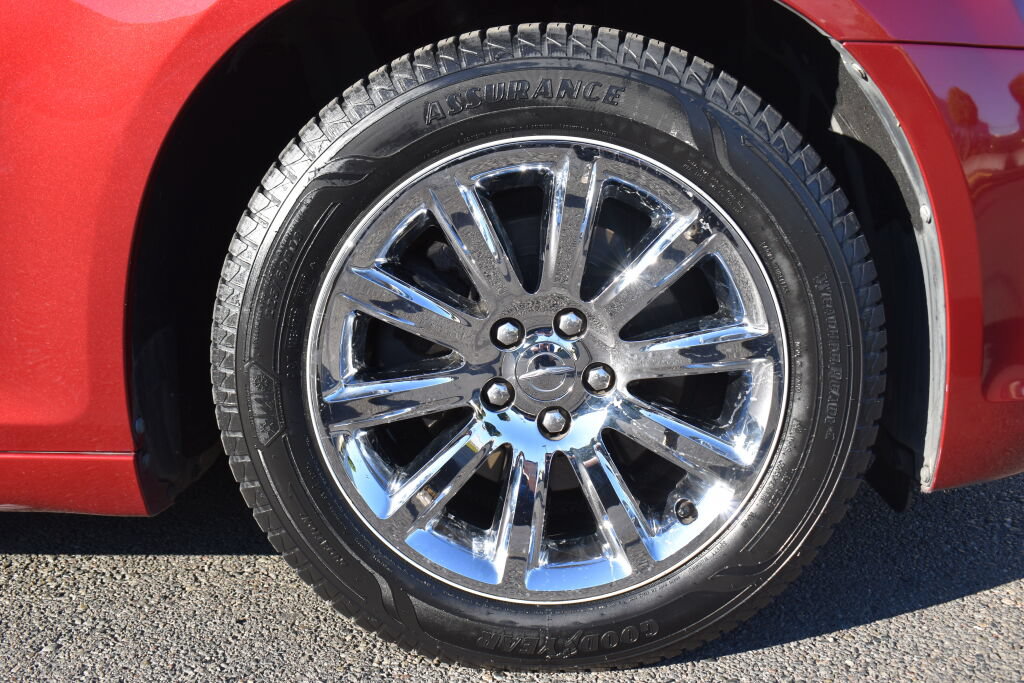 Used 2013 Chrysler 300 S RWD image 28