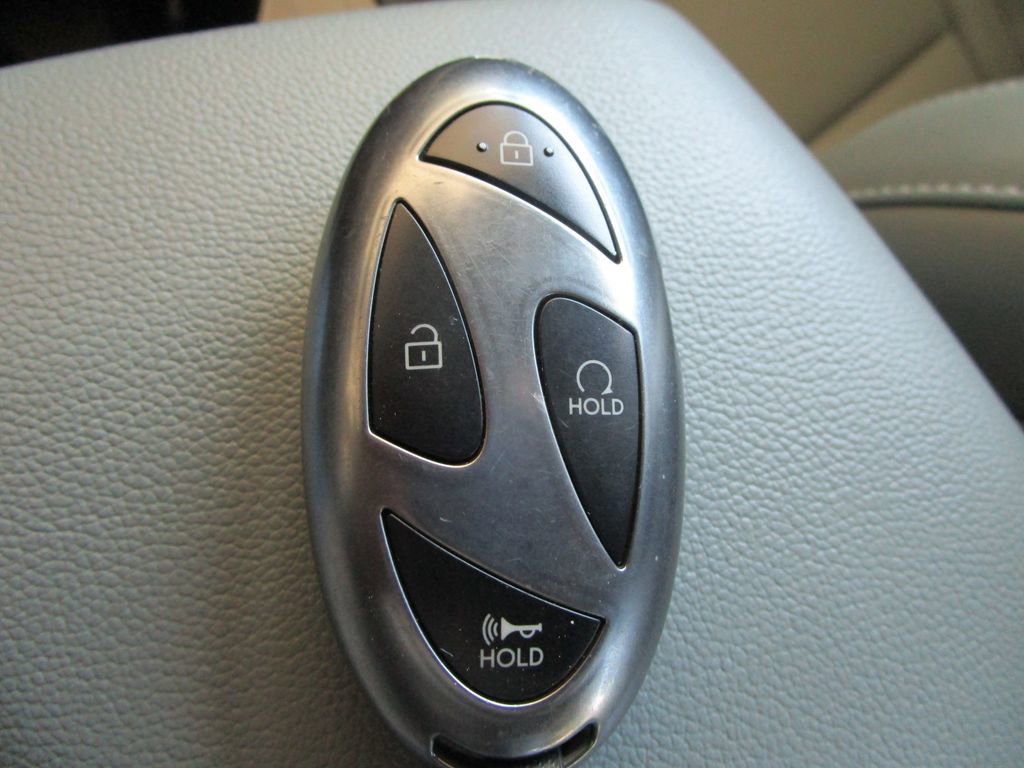 Used 2025 Hyundai Elantra Limited image 49