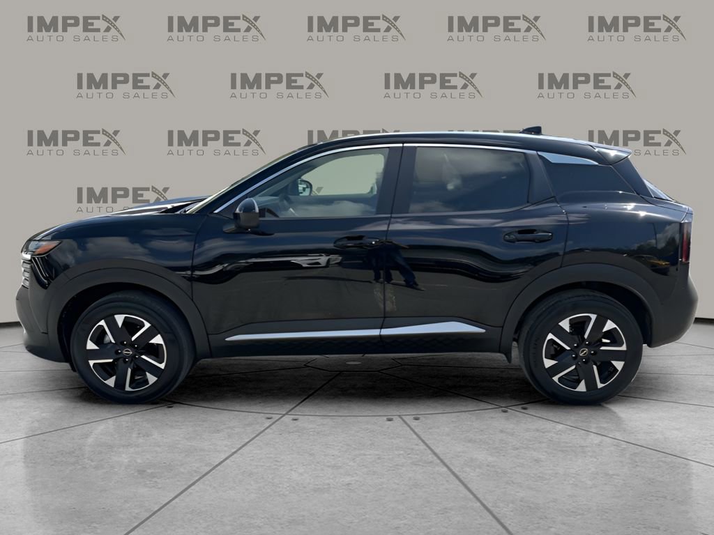 Used 2025 Nissan Kicks SV AWD/4WD image 2