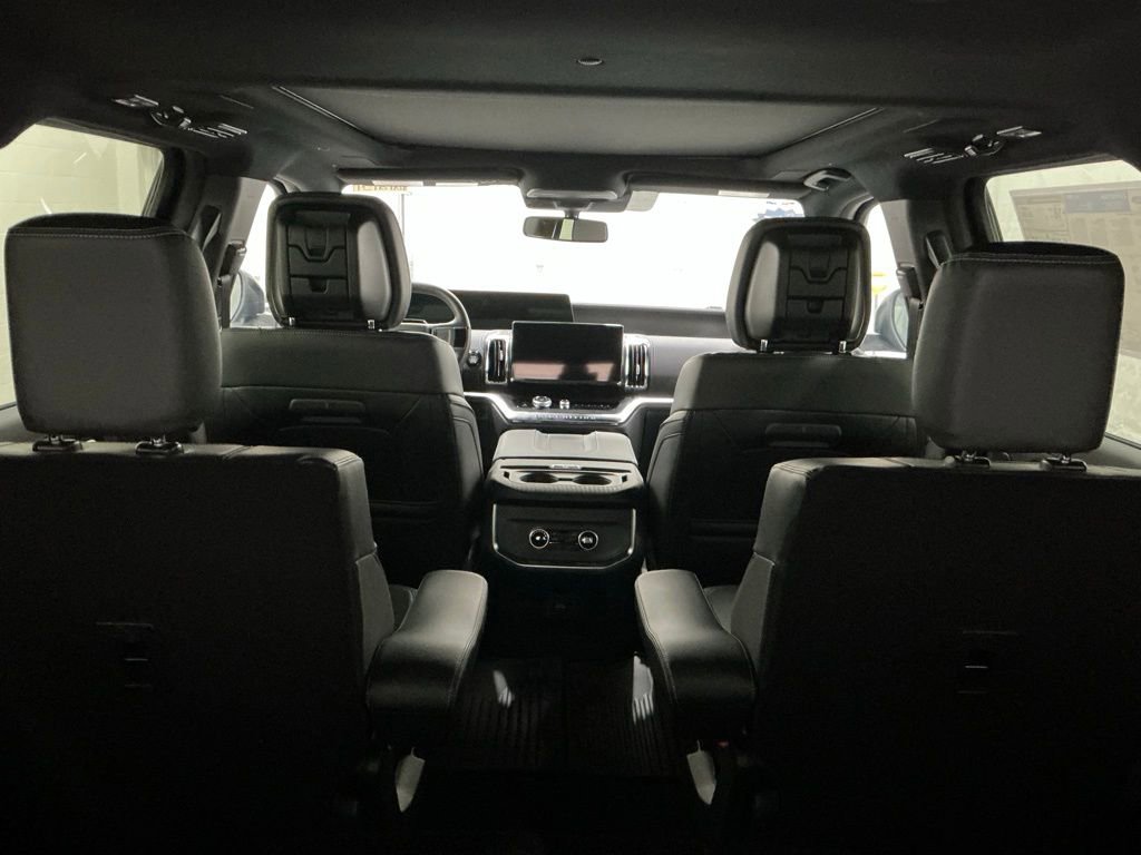 New 2026 Ford Expedition Platinum w/ Stealth Performance Package image 27