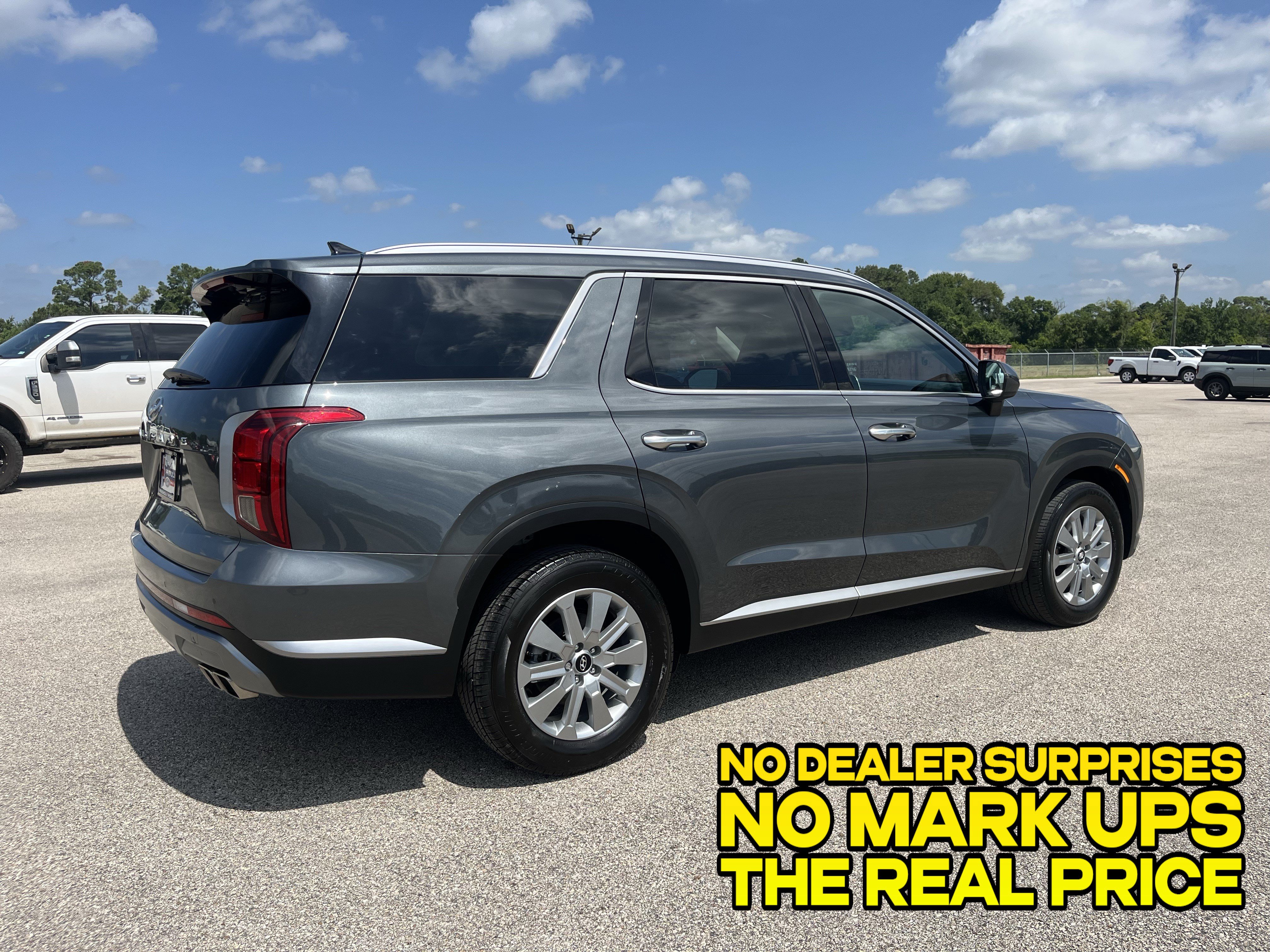 Used 2025 Hyundai Palisade SEL FWD image 2