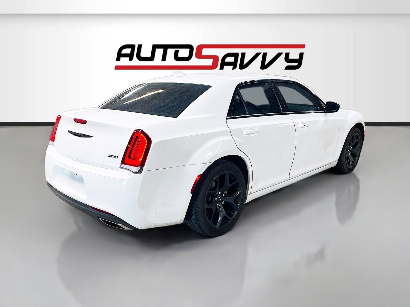 Used 2022 Chrysler 300 Touring w/ Sport Appearance Package RWD image 7