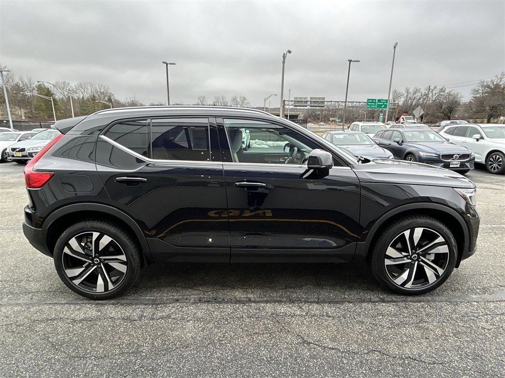 New 2025 Volvo XC40 B5 Plus w/ Climate Package image 9