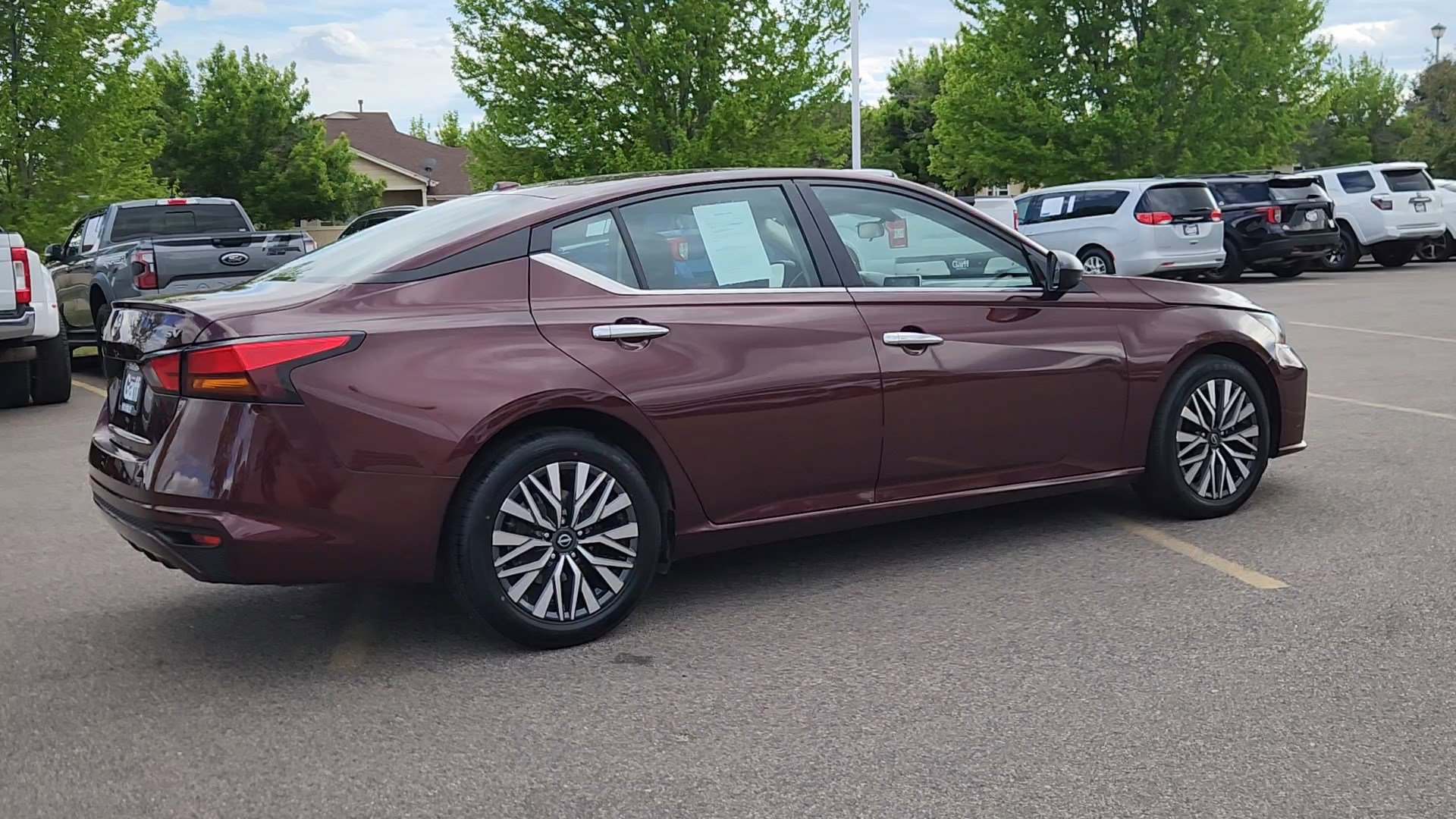 Used 2024 Nissan Altima 2.5 SV FWD image 14