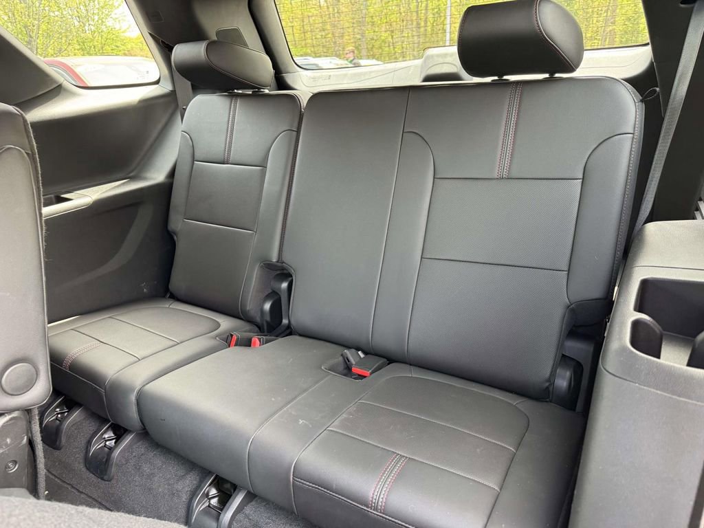 Used 2023 Chevrolet Traverse RS AWD/4WD image 12