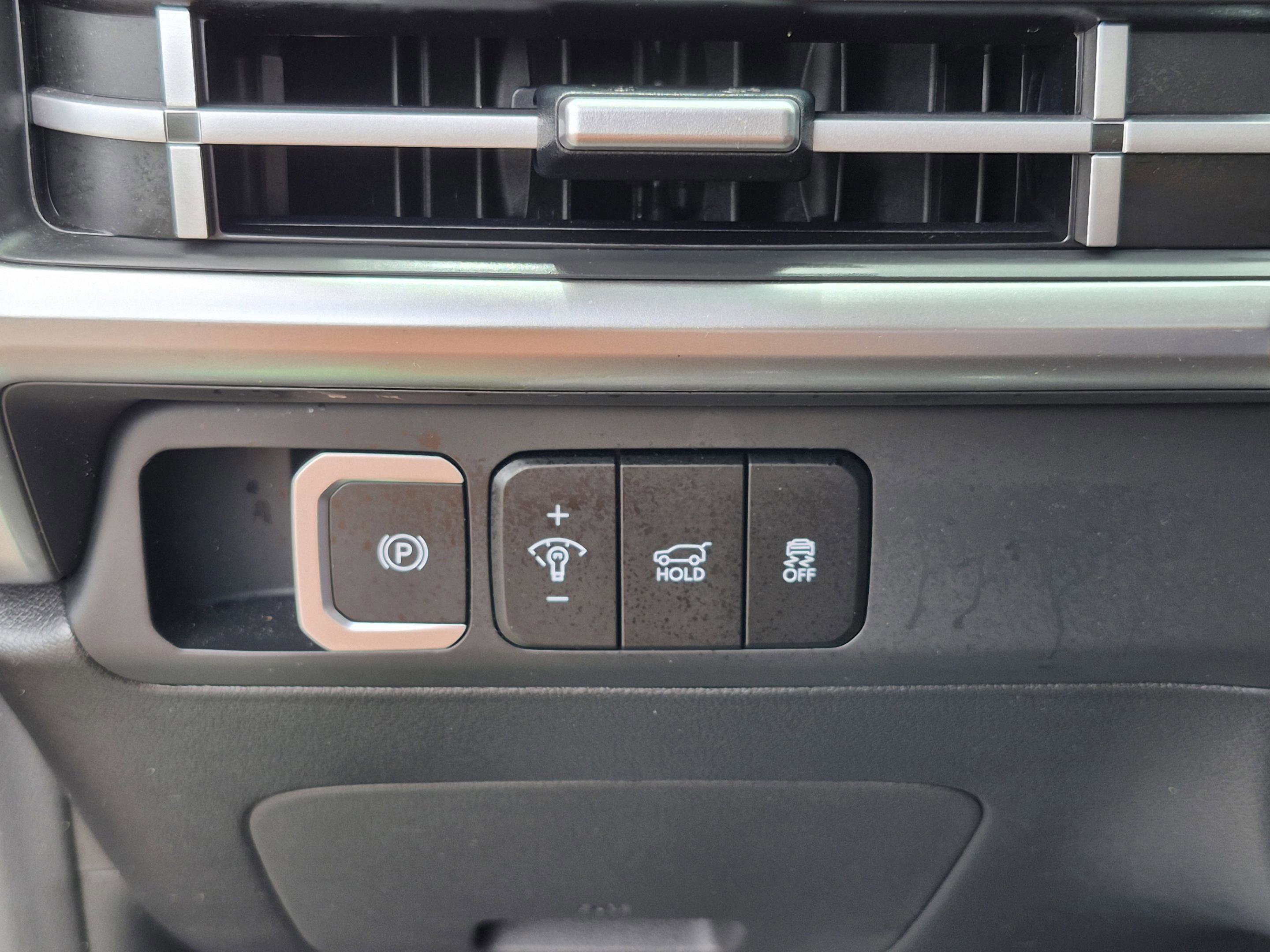 Used 2024 Hyundai Santa Fe SEL FWD image 32