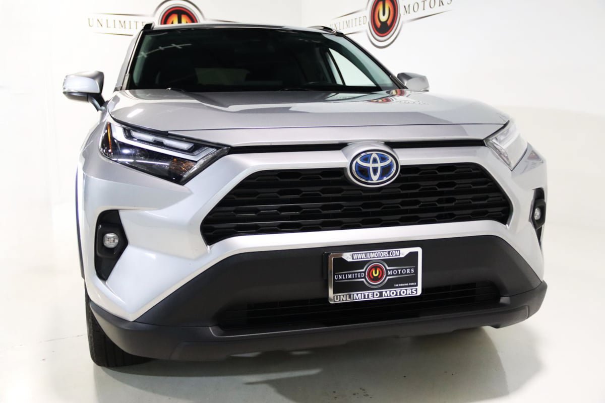 Used 2022 Toyota RAV4 XLE Premium AWD/4WD image 20