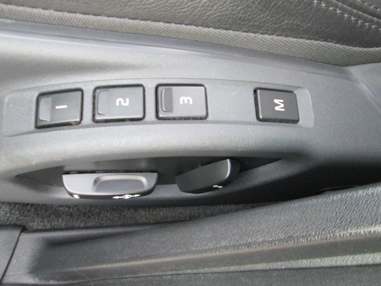 Used 2017 Volvo V60 T5 Premier w/ Convenience Package image 47