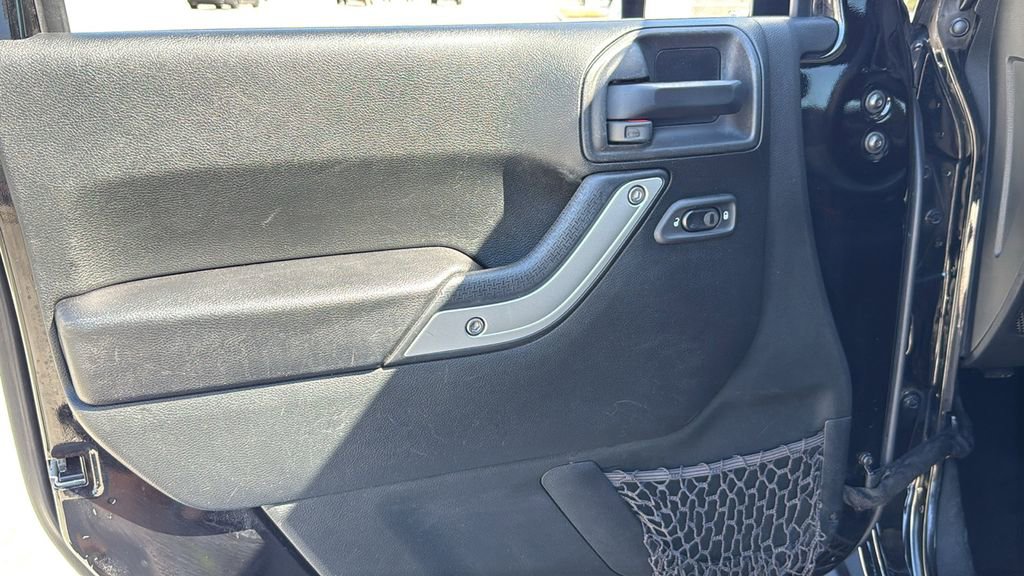 Used 2018 Jeep Wrangler Unlimited Sahara image 19