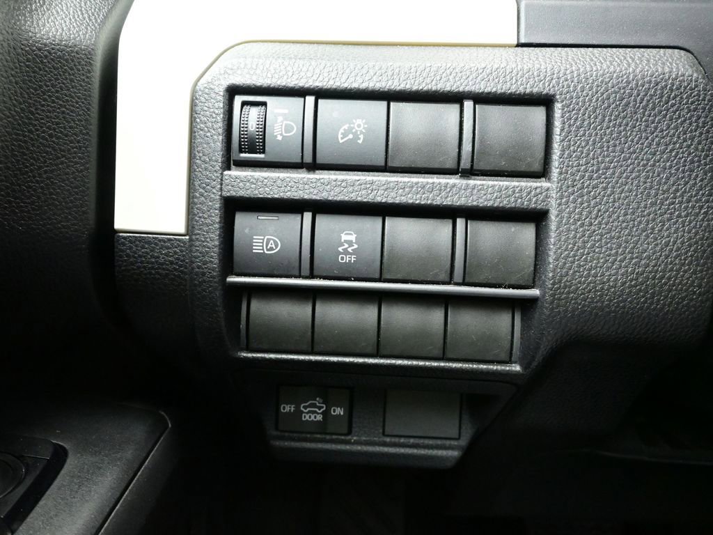 Used 2024 Toyota Tacoma TRD Off-Road image 17