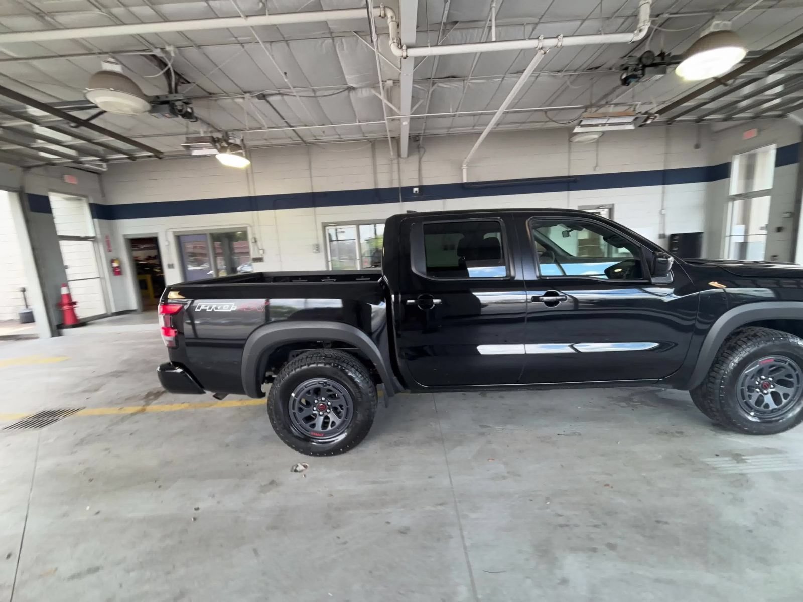 Used 2026 Nissan Frontier PRO-4X AWD/4WD image 15