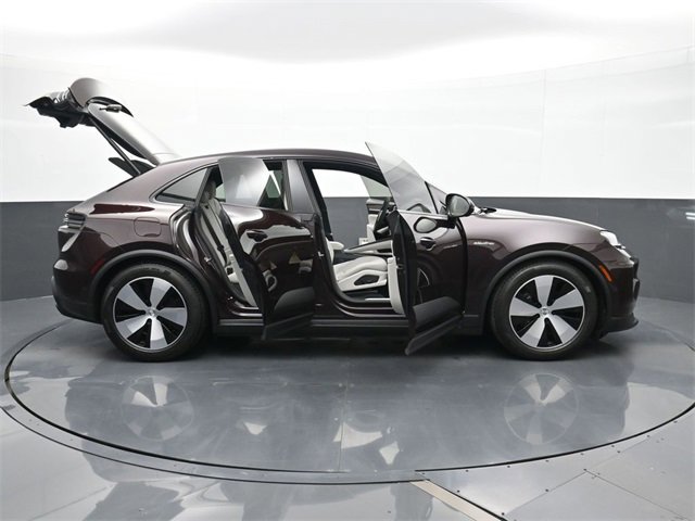 Used 2024 Porsche Macan 4 Electric image 33