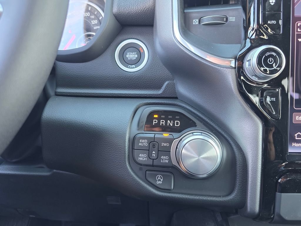 New 2026 RAM 1500 Laramie AWD/4WD image 15