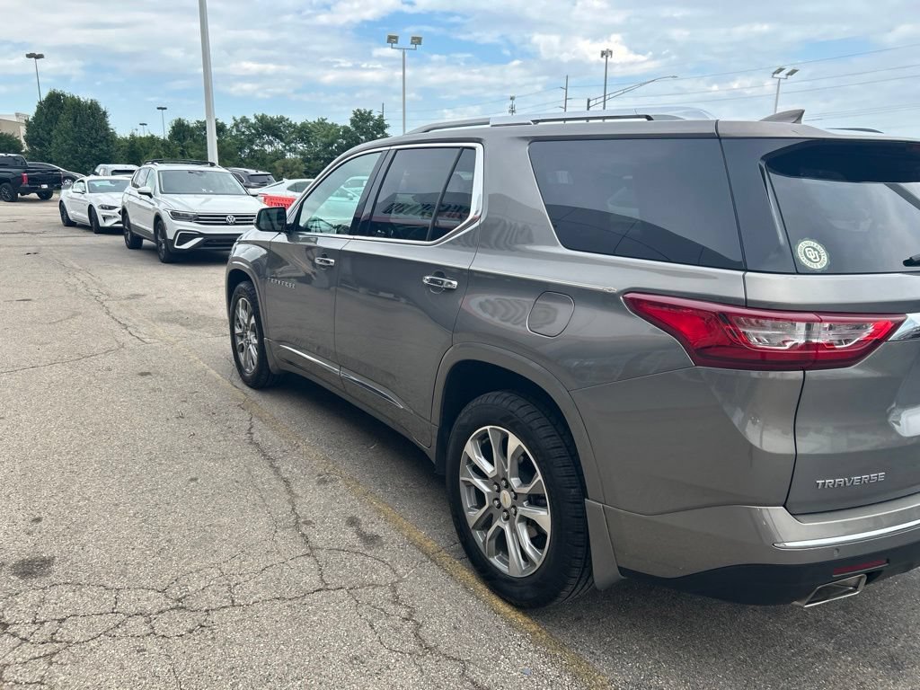 Used 2018 Chevrolet Traverse Premier w/ Driver Confidence II Package FWD image 3