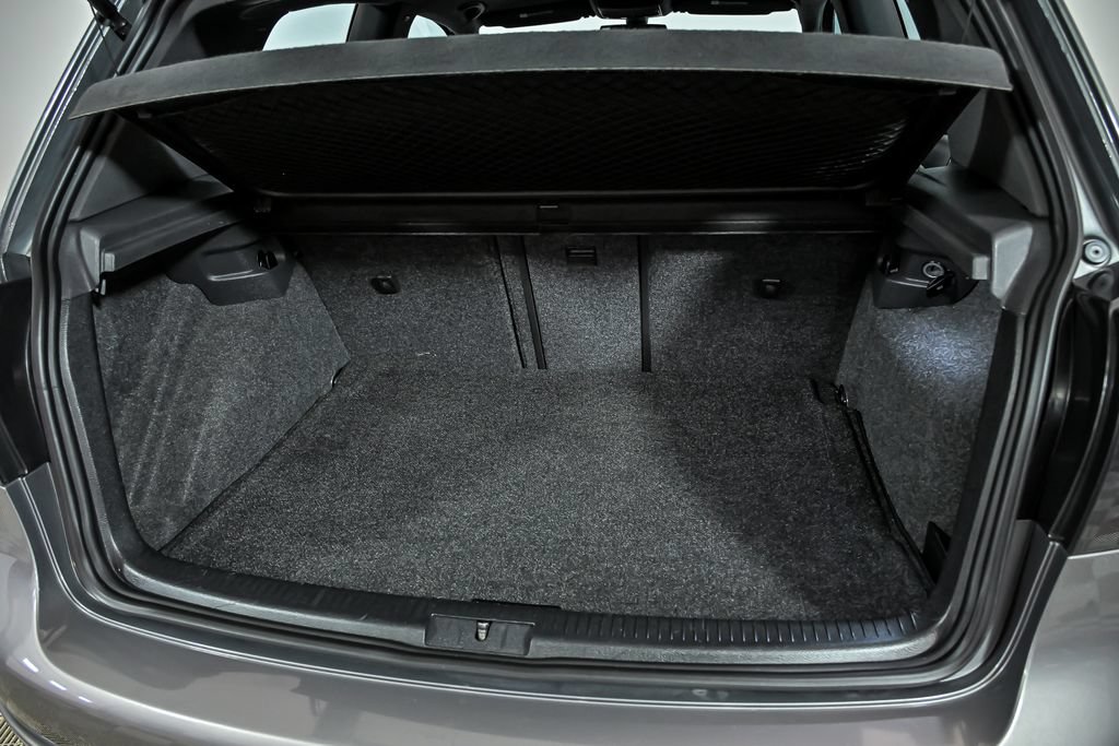 Used 2008 Volkswagen R32 AWD/4WD image 9