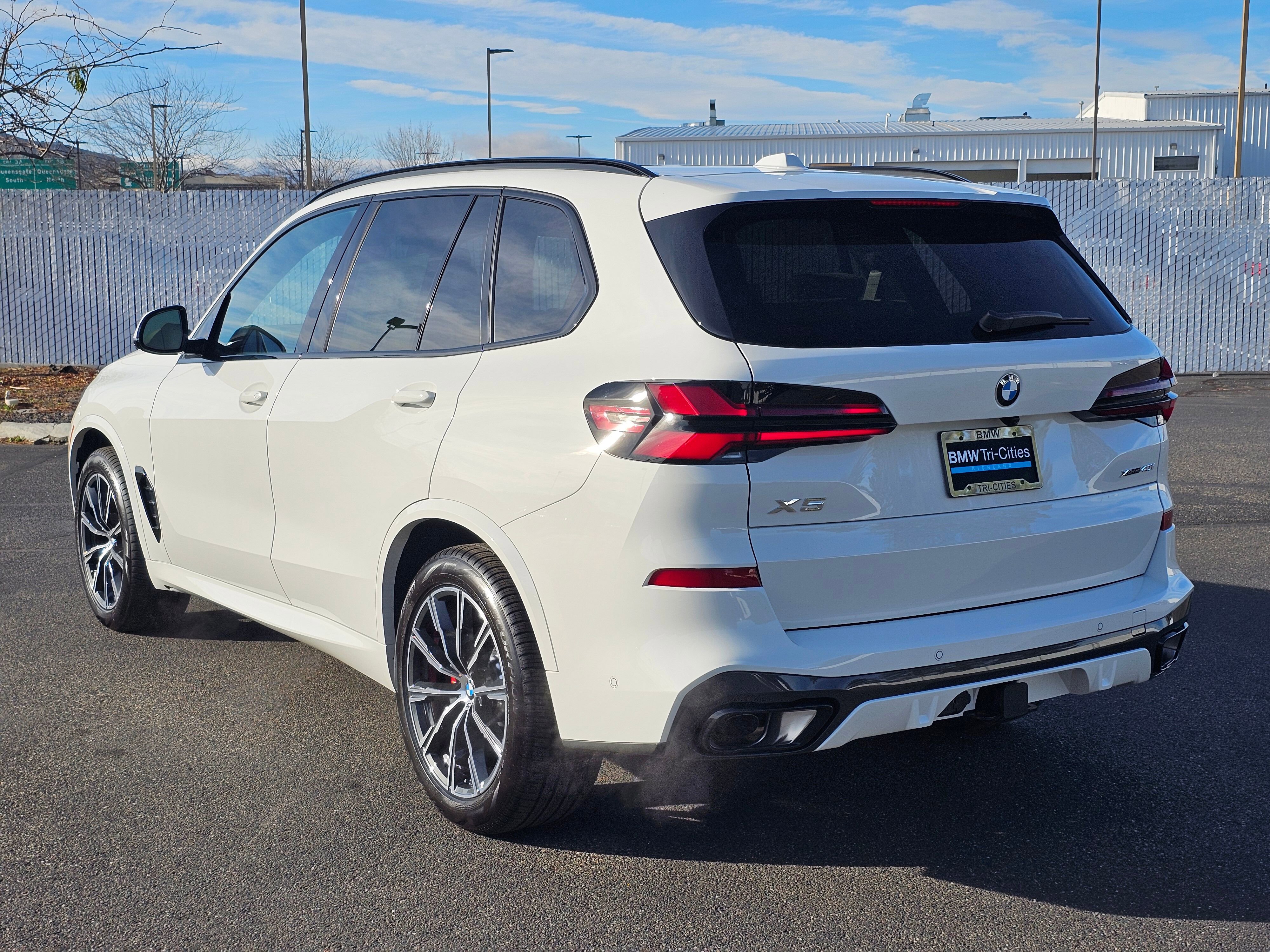 New 2026 BMW X5 xDrive40i w/ Executive Package image 4