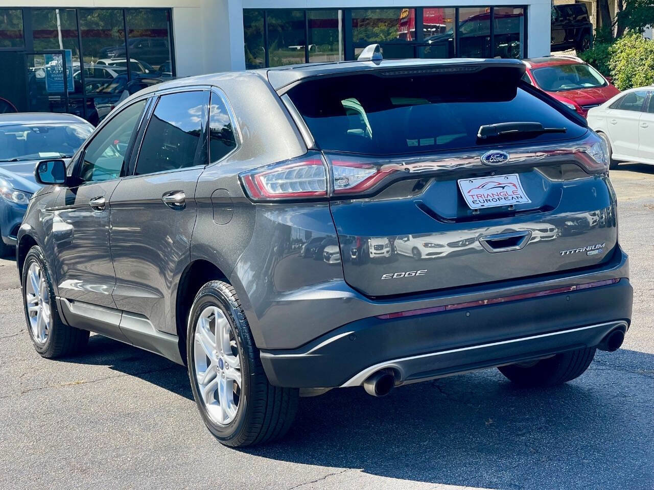 Used 2018 Ford Edge Titanium w/ Equipment Group 301A image 3