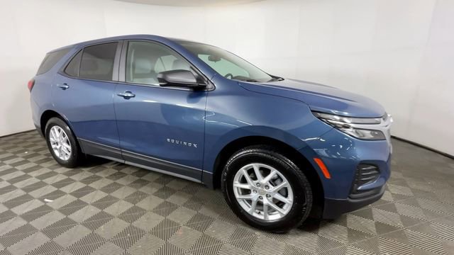 Used 2024 Chevrolet Equinox LS w/ LS Convenience Package AWD/4WD image 2