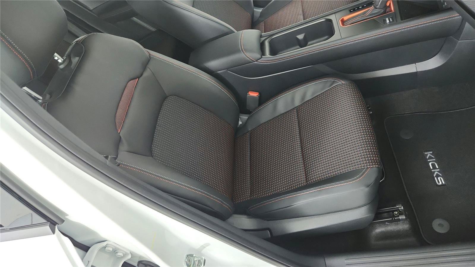 Used 2025 Nissan Kicks SR AWD/4WD image 30