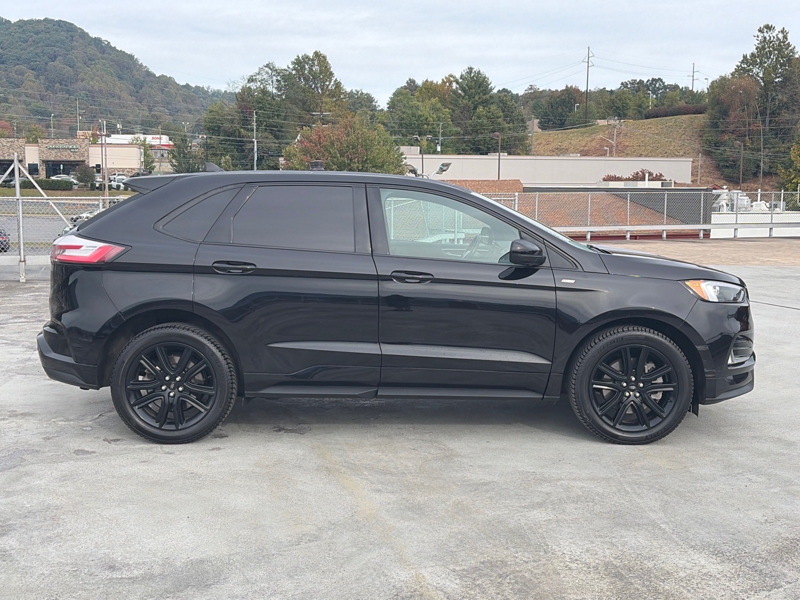 Certified 2022 Ford Edge ST-Line AWD/4WD image 2