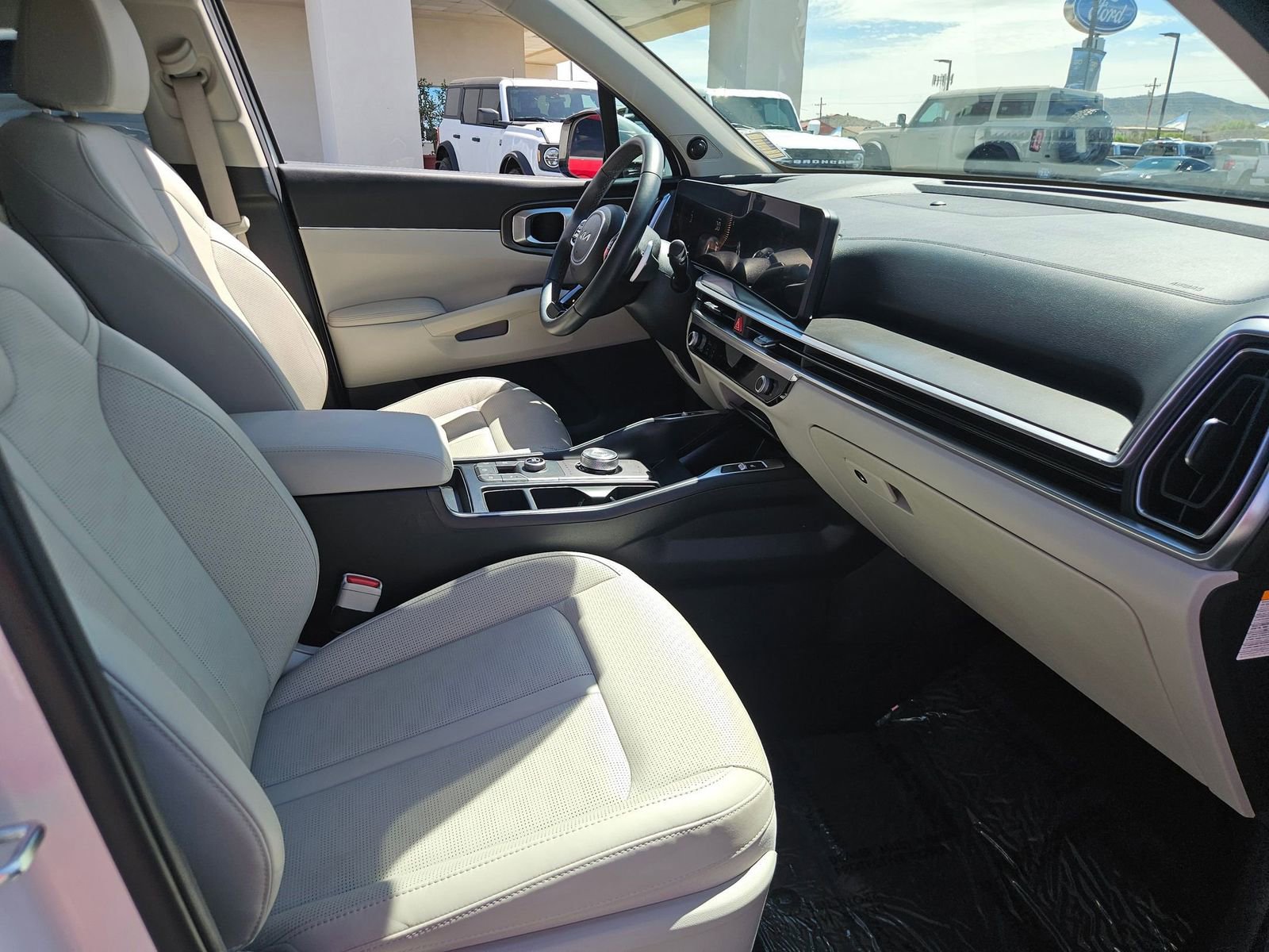 Used 2025 Kia Sorento EX image 28