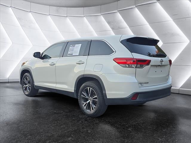 Used 2019 Toyota Highlander LE image 3