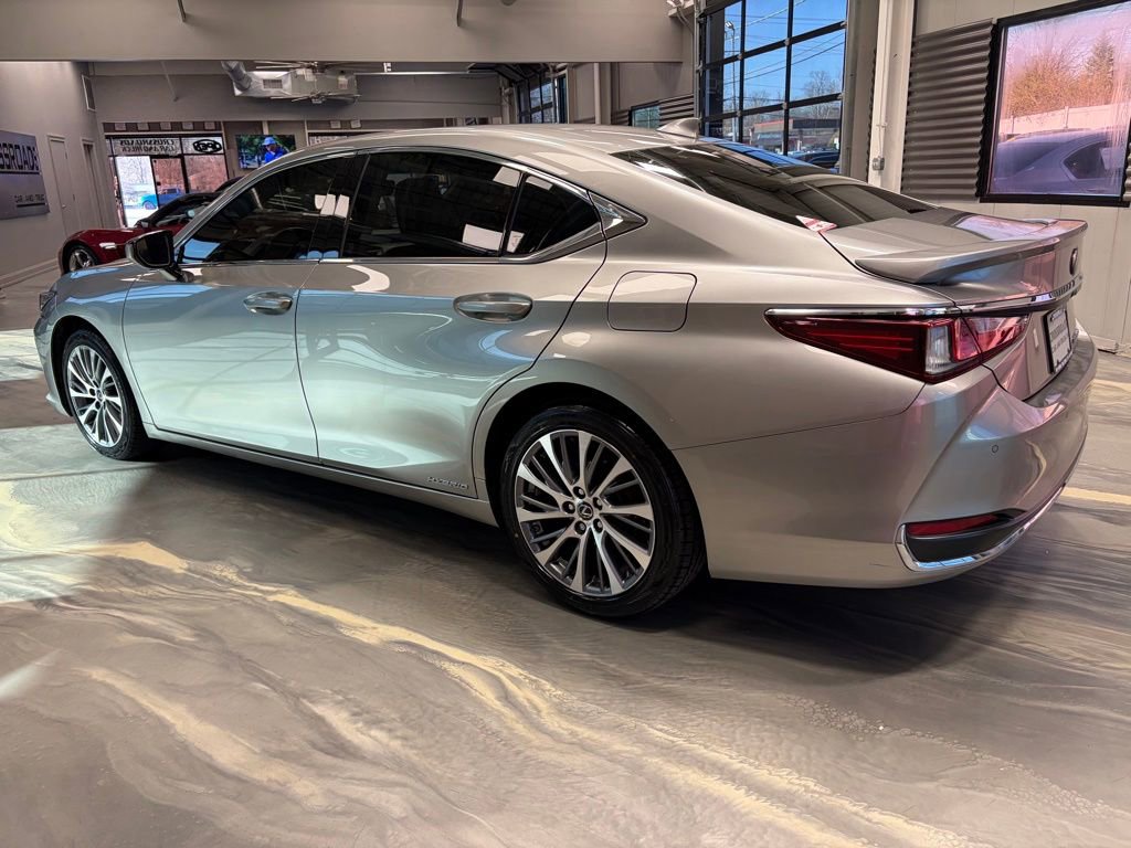 Used 2019 Lexus ES 300h w/ Premium Package image 35