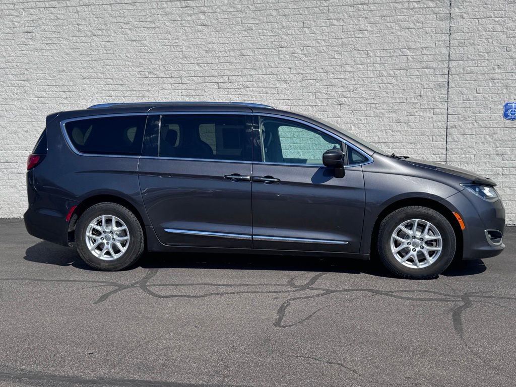 Used 2020 Chrysler Pacifica Touring-L image 7