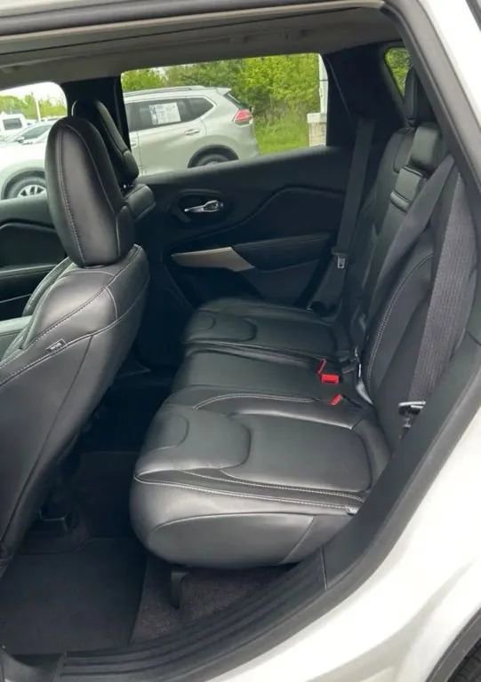 Used 2018 Jeep Cherokee Limited AWD/4WD image 16
