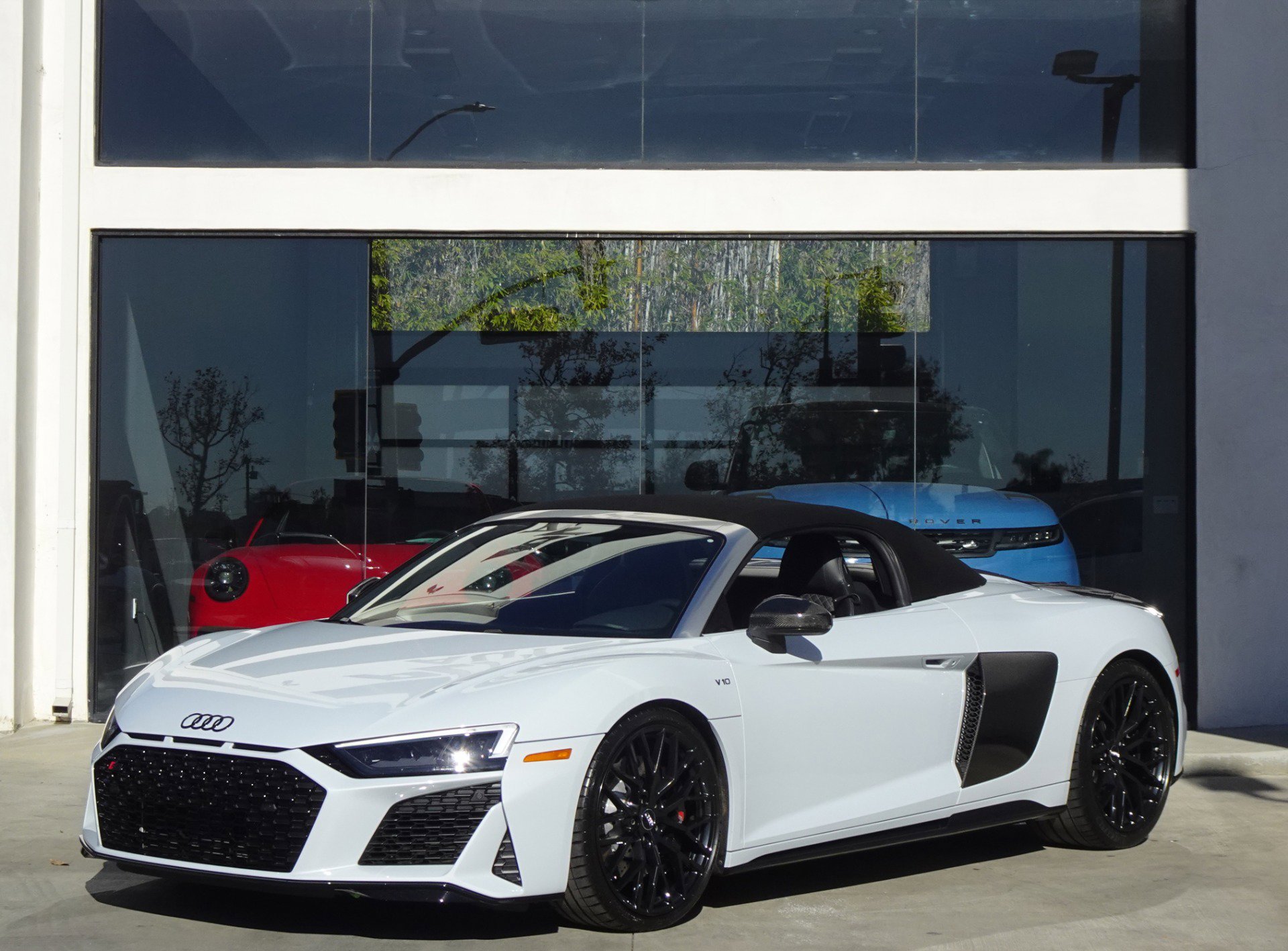 Used 2020 Audi R8 V10 w/ Carbon Exterior Package AWD/4WD image 2
