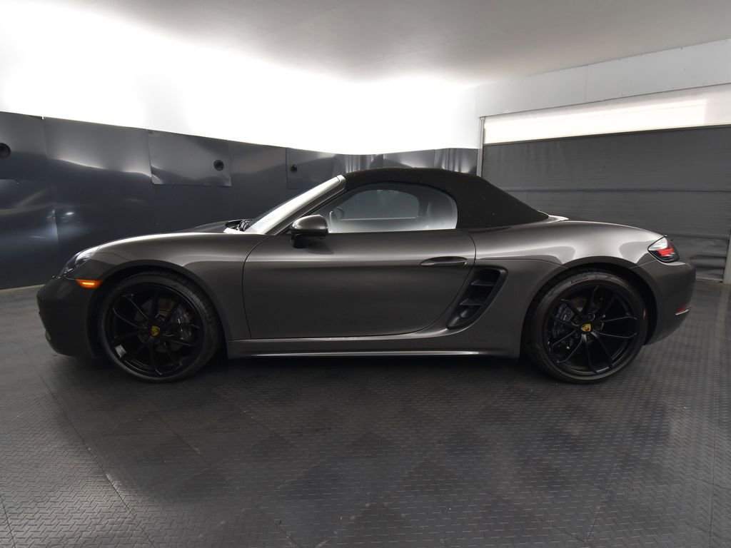 Used 2025 Porsche 718 Boxster image 2