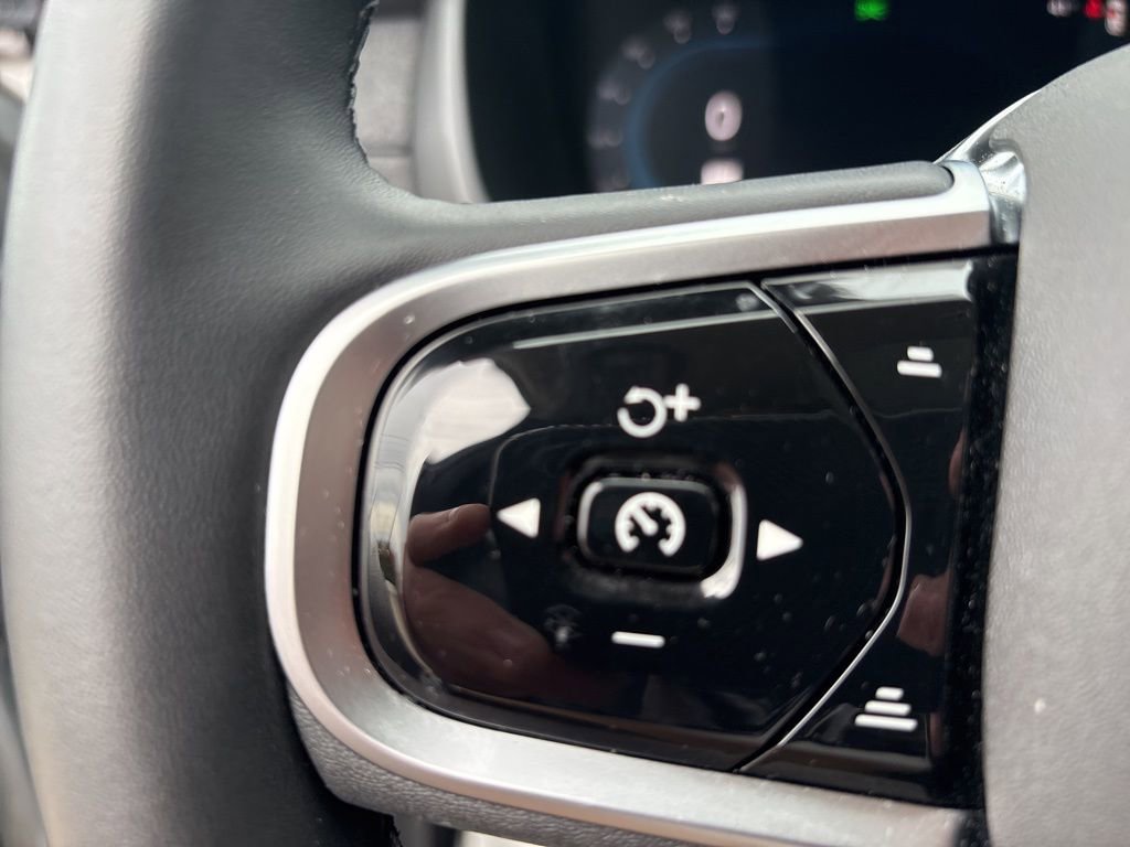 Certified 2025 Volvo XC90 B5 Plus AWD/4WD image 24