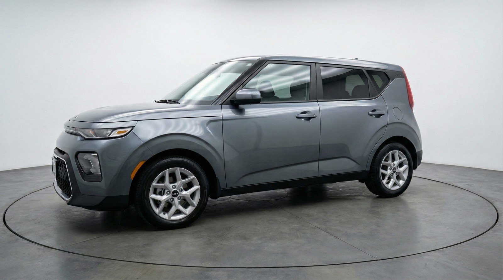 Used 2025 Kia Soul LX w/ LX Technology Package FWD image 3