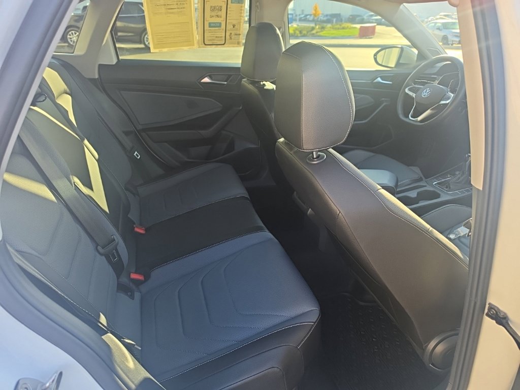 Used 2026 Volkswagen Jetta SEL FWD image 30