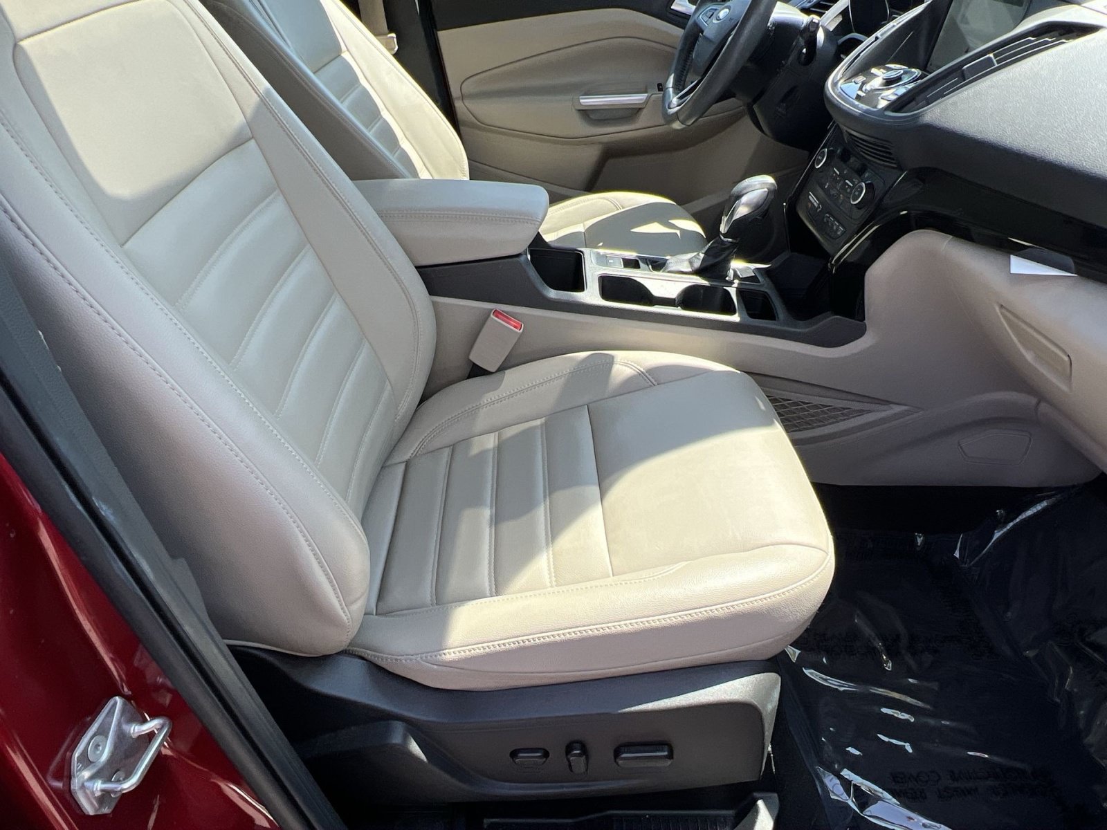 Used 2018 Ford Escape Titanium w/ Ford Safe & Smart Package AWD/4WD image 26
