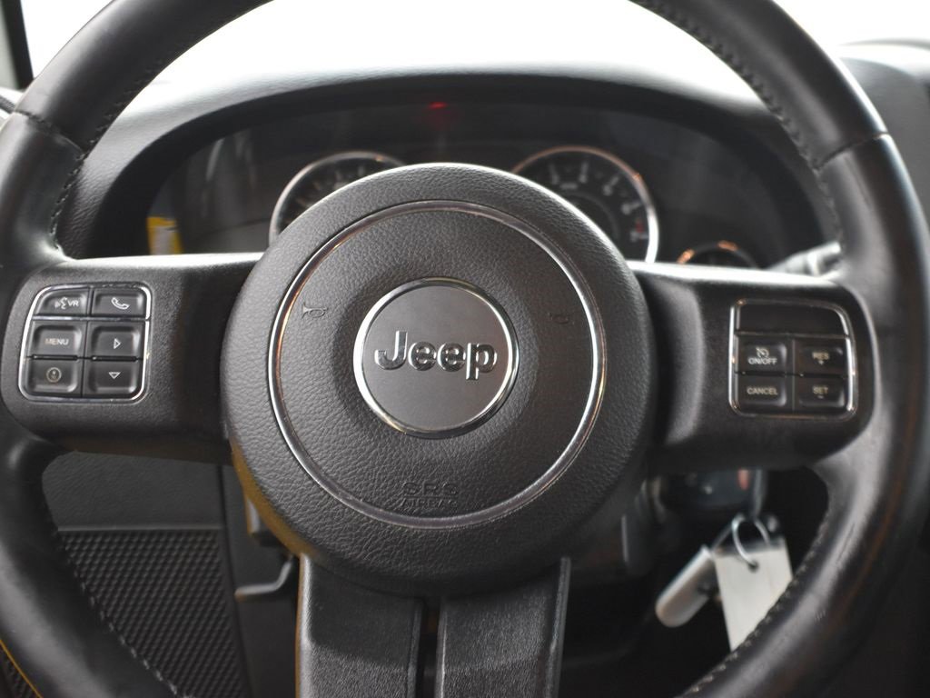 Used 2015 Jeep Wrangler Unlimited Sahara w/ Connectivity Group image 28