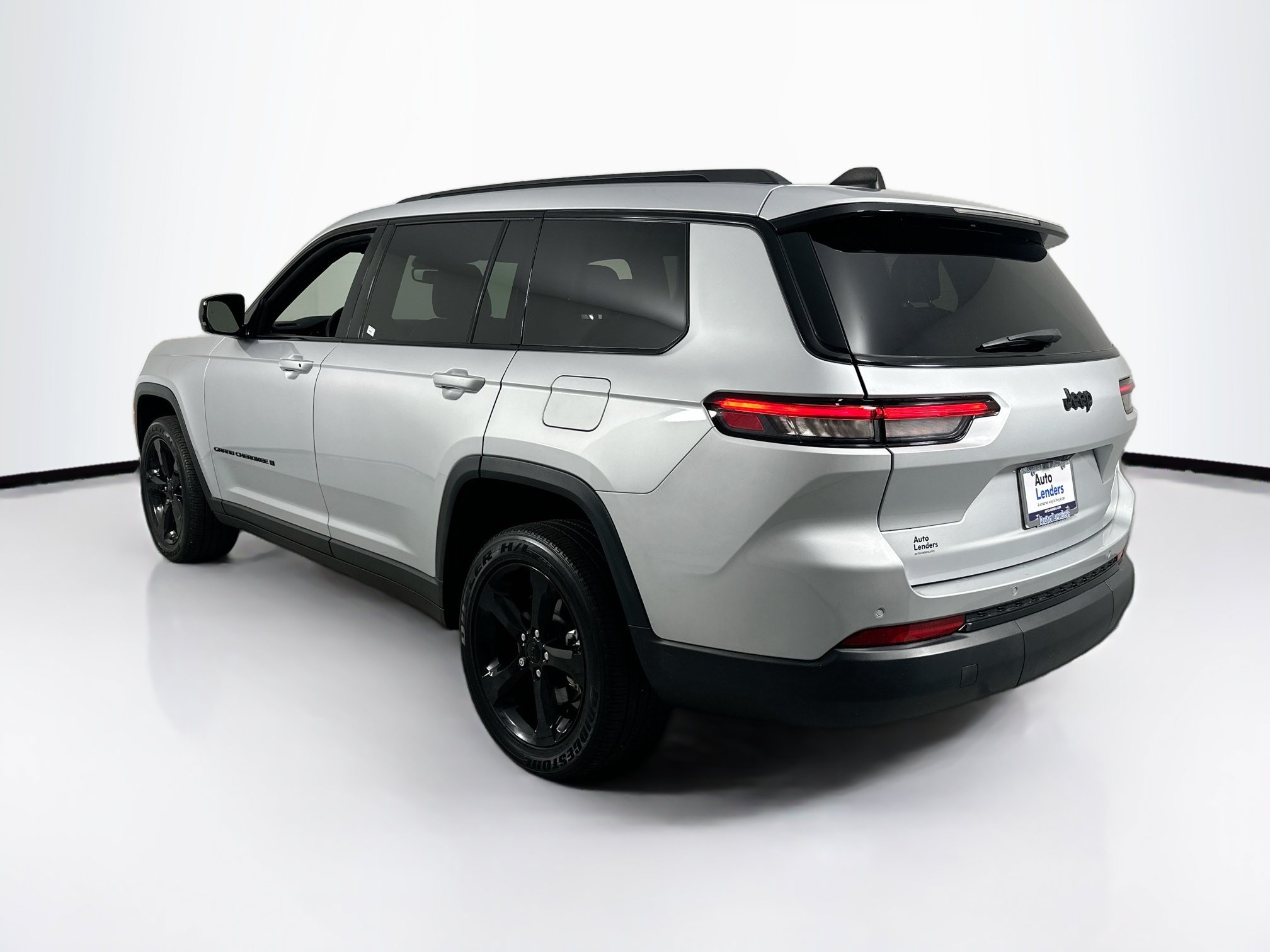 Used 2023 Jeep Grand Cherokee L Laredo RWD image 7