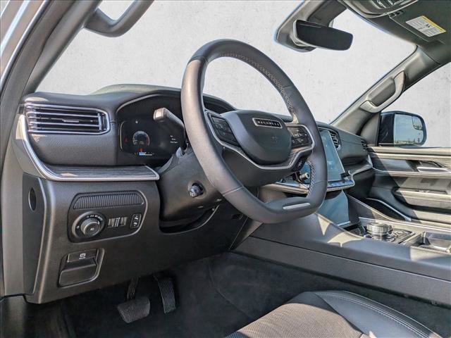 Used 2023 Jeep Wagoneer Series III w/ Preferred Equipment Group image 10