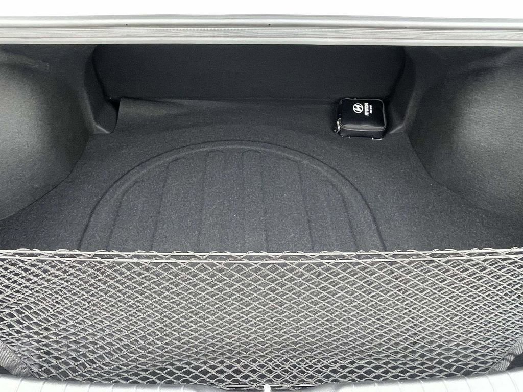 Certified 2026 Hyundai Elantra SE FWD image 25