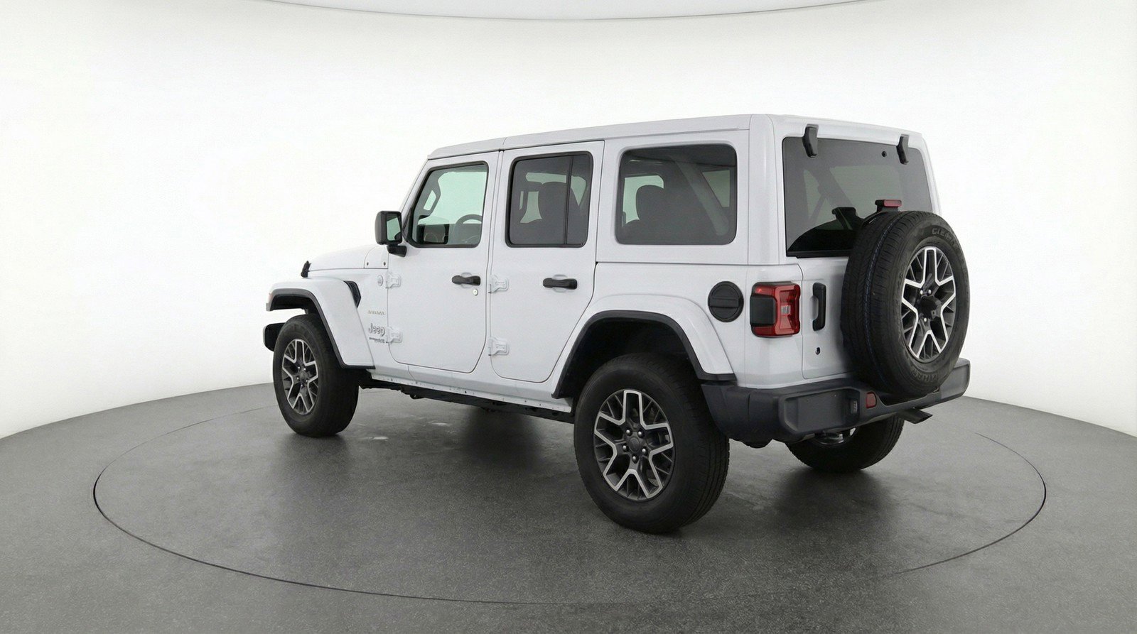 Used 2025 Jeep Wrangler Sahara image 6