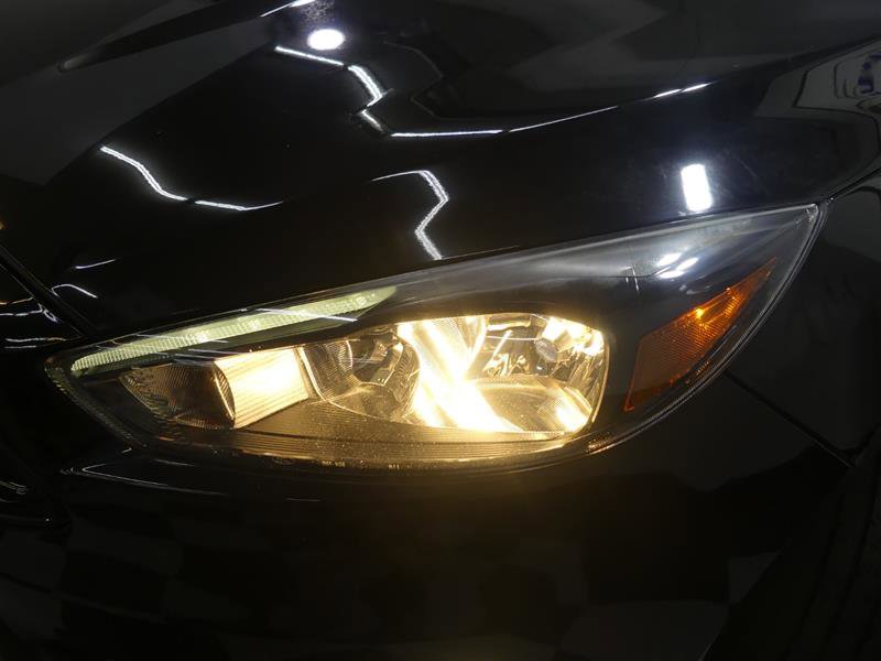 Used 2018 Ford Focus SE w/ SE Appearance Package image 14